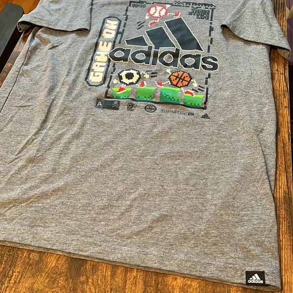 Boys Adidas Tee - Picture 2 of 4